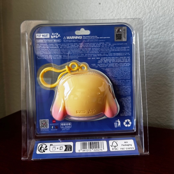 Crybaby Shiny Shiny Earphone Case - Gold - New! from Pop Mart - Picture 2 of 2